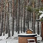 Сasa de vacaciones Dom Pod Lasem Z Prywatnym Basenem I Balia