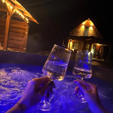 Dom Pod Lasem Z Prywatnym Basenem I Balia *