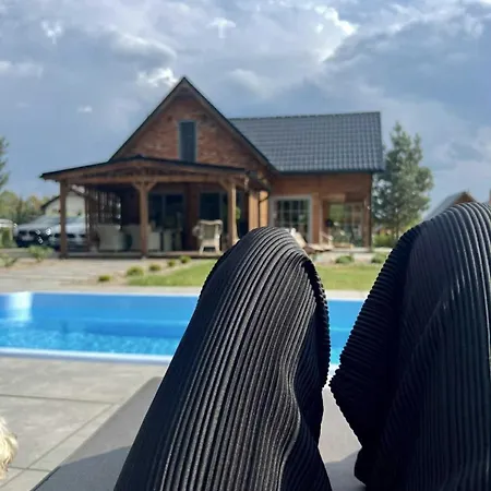 Dom Pod Lasem Z Prywatnym Basenem I Balia Dominikowo