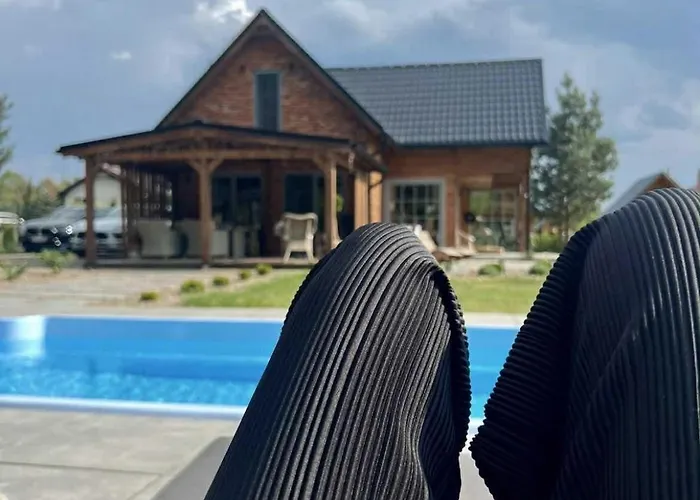 Dom Pod Lasem Z Prywatnym Basenem I Balia Dominikowo